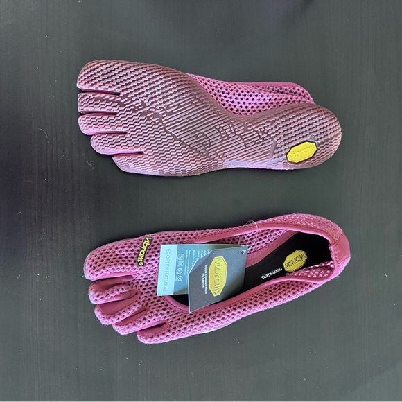 Vibram Burgundy Mesh Toe Shoes - Picture 3 of 8